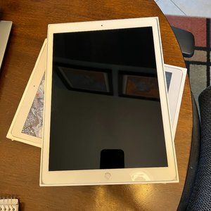 Apple 12.9 inch iPad Pro 2nd Gen Tablet (A1670) - White